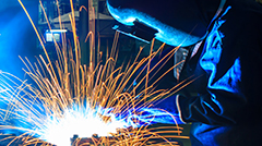 夜幕下飛濺的火（huǒ）花